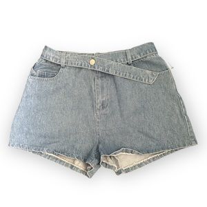 Le Lis Collection Boutique Denim Shorts with Belt NWT